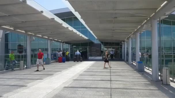 Aeroporto internazionale di Larnaca — Video Stock