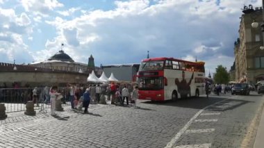 Hop-on hop-off otobüs