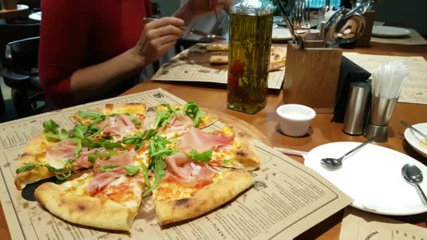 Big pizza with people on background. — Stock Video
