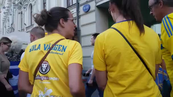 Colombian funs with sign on T-shirt — Stock Video