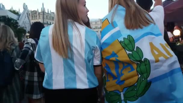 Argentinska funs på Storkyrkoförsamlingens — Stockvideo