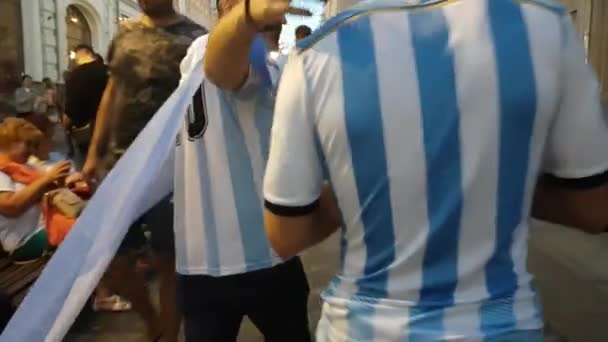 阿根廷球迷在 streen — 图库视频影像