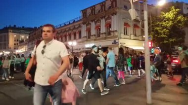 İnsanlar trafik Moskova'da