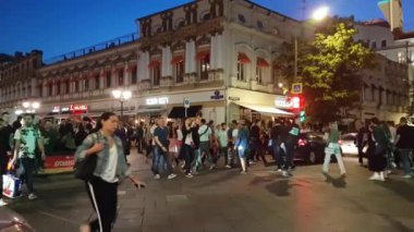 İnsanlar trafik Moskova'da