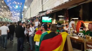 İnsanların milli futbol takımı giyim