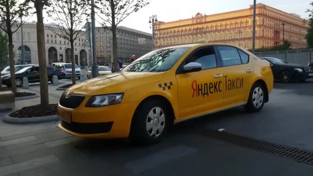 モスクワをタクシーします。 — ストック動画