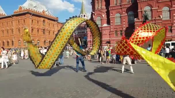 Dança do dragão no centro de Moscou — Vídeo de Stock