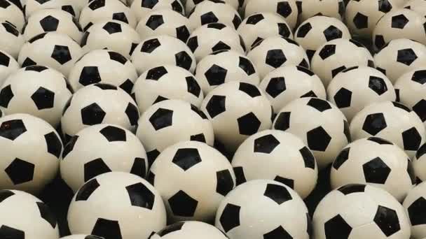Muitas Bolas Futebol Estão Flutuando Fonte — Vídeo de Stock
