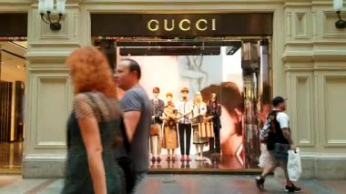 Gucci mağaza işareti