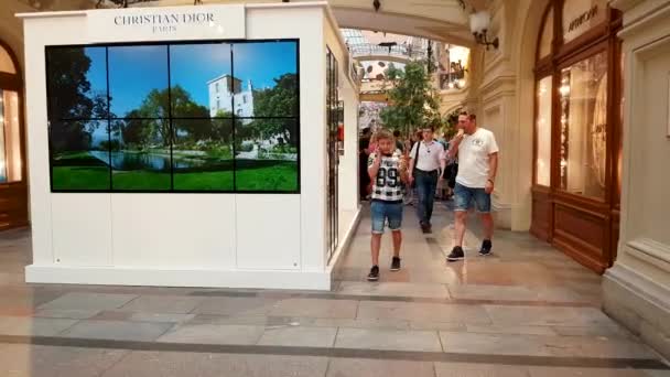 Christlicher dior store in einkaufszentrum — Stockvideo