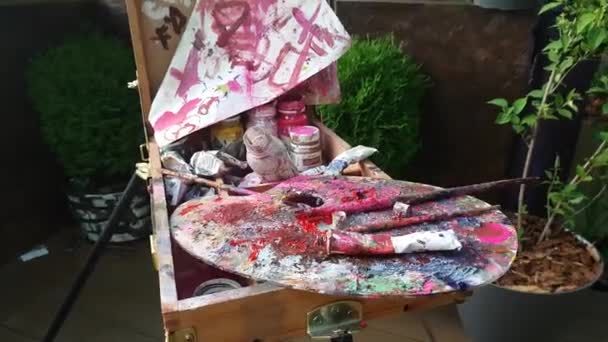 Pinturas al óleo El artista en su caballete . — Vídeos de Stock