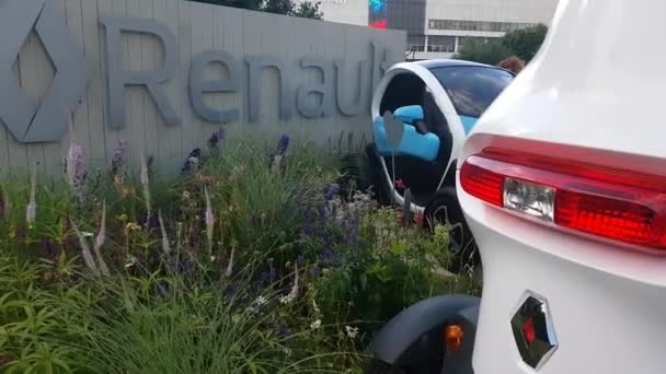 Demonstratiestand Renault — Stockvideo