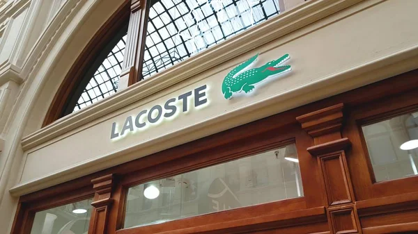 Lacoste sklep znak — Zdjęcie stockowe