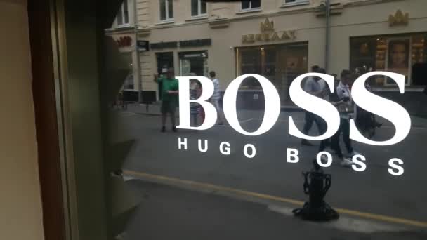 Hugo Boss は記号を格納します。 — ストック動画