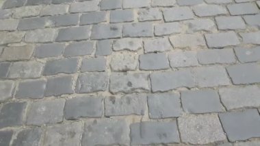 Cobblestones üzerinde yürümek