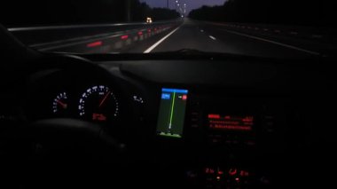 Araba Pano ile gece trafik