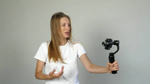 Fasion Bloggerin macht Videoblog, vlog, mit ihrer Digitalkamera — Stockfoto