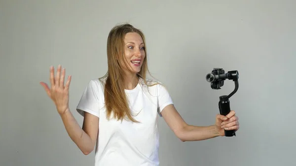 Fasion blogger maakt video blog, vlog, met haar digitale camera — Stockfoto