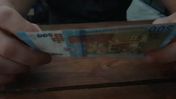 Bankbiljet van 500 Syrische pond — Stockvideo
