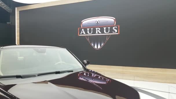 Moderno coche limusina ruso Aurus — Vídeo de stock
