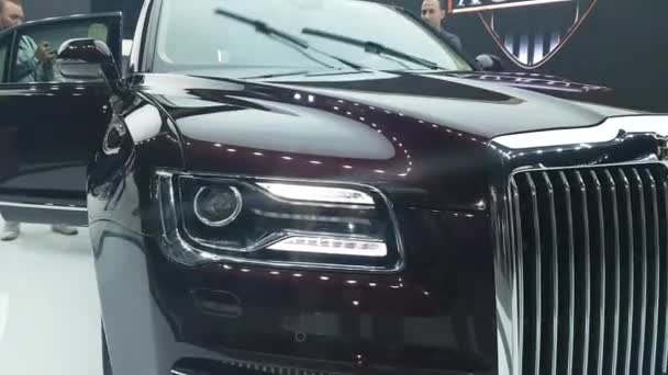 Moderna ryska Aurus limousine bil — Stockvideo