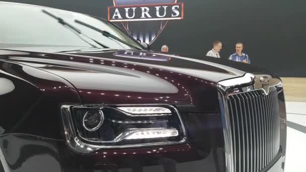 Moderno russo Aurus limusine carro — Vídeo de Stock