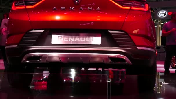 Renault Arkana exposition — Stok video