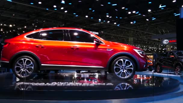 Renault Arkana exposition — Stockvideo