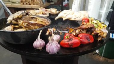 Barbekü tavuk bir ızgara