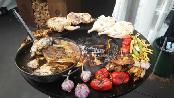 Bbq pollo su una griglia — Video Stock