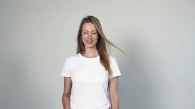 Mütevazı şok kız