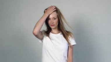 Kız kamera önünde flört