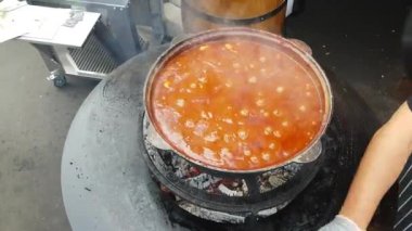 Kazan içinde tavuk gulaş