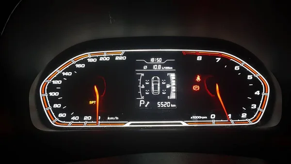 Speedometer dan tachometer dengan instrumen tambahan — Stok Foto