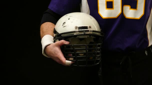 Casco de jugador de fútbol americano — Vídeo de stock