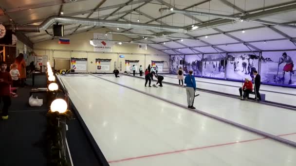 Buzda Curling oyunu — Stok video