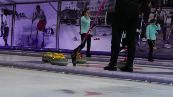 Buz Curling taşı — Stok video