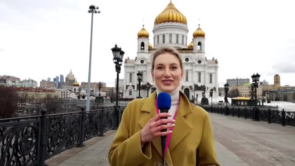 Female Tv Reporter — Stock Video