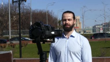 Tv gazetecisokaktan bildiriyor