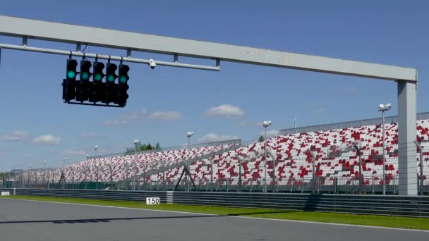 Światła drogowe Raceway na linii pit — Wideo stockowe