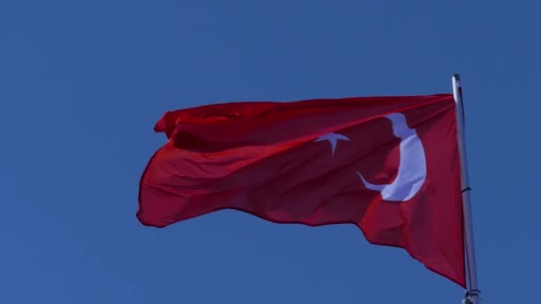 Vliegende Turkse vlag — Stockvideo