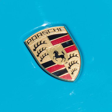 Hood logosuna Porsche