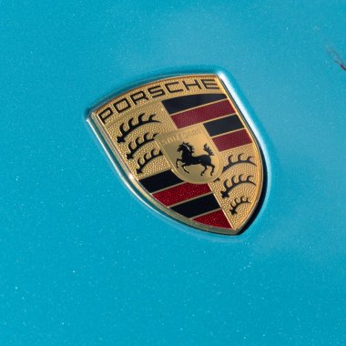 Hood logosuna Porsche