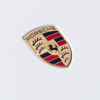 Hood logosuna Porsche