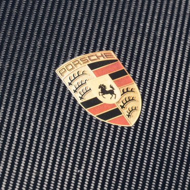 Hood logosuna Porsche