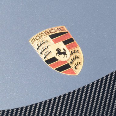 Hood logosuna Porsche