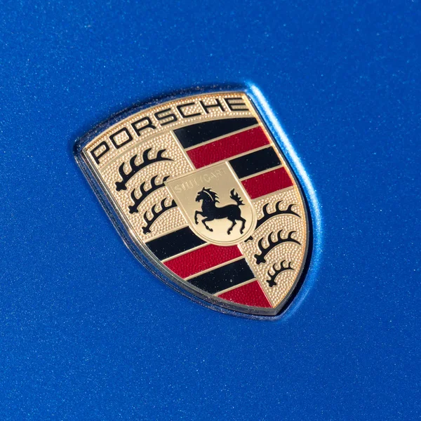 Hood logosuna Porsche