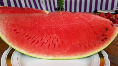 Kırmızı karpuz dilimleri