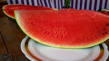 Kırmızı karpuz dilimleri