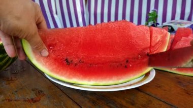 Kırmızı karpuz dilimleri